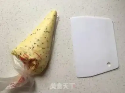 Make Little yolk cookies step 5