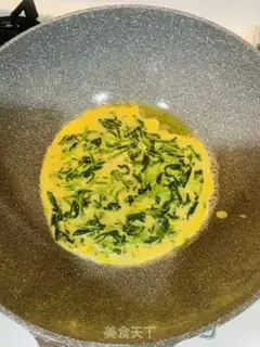 Make Spinach fried eggs step 3