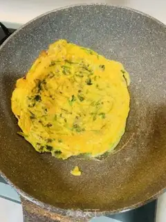Make Spinach fried eggs step 5
