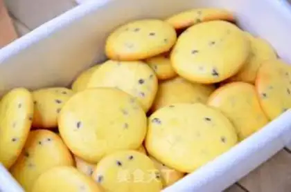 Make Little yolk cookies step 9