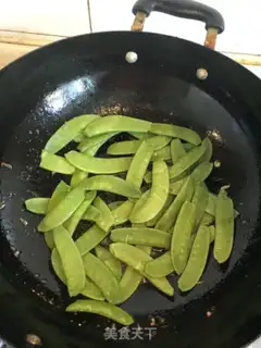 Make Carrot. Dutch beans step 1