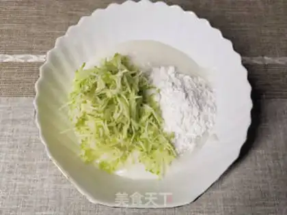 Make Shrimp veggie rice cake step 2