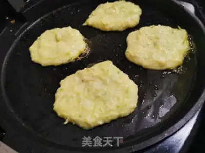 Make Shrimp veggie rice cake step 4