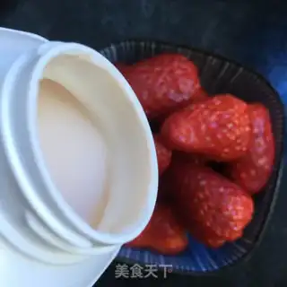 Make Strawberry yogurt step 3