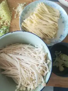 Make Soybeans and gold mushrooms step 0