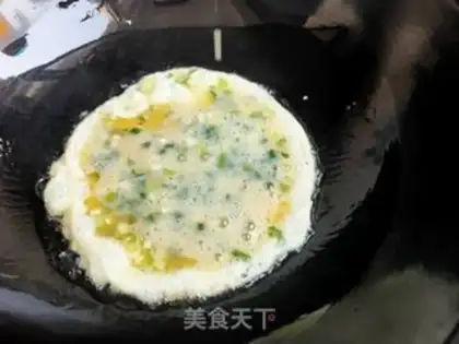 Make Onions, fried goose eggs step 3