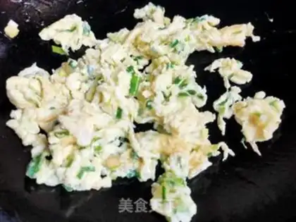 Make Onions, fried goose eggs step 4