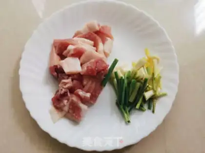Make Garlic beans, fried meat step 2