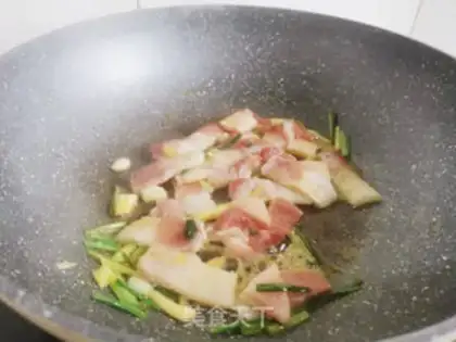 Make Garlic beans, fried meat step 4