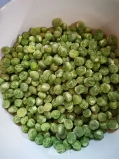 Make Tomato fried peas step 1