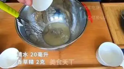 Make Lucky signature pie step 1