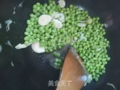Make Tomato fried peas step 4