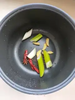 Make Chicken claws with gravy sauce step 4