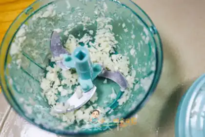 Make Garlic sauce step 1