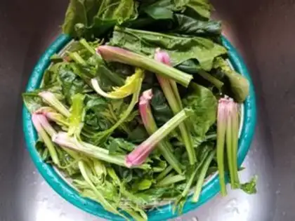 Make Garlic spinach step 0