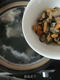 Make The rainbow skirt with the raisin broth step 3
