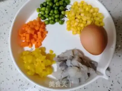 Make Pineapple rice step 1