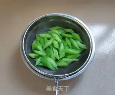 Make Celery makes red shrimp step 4