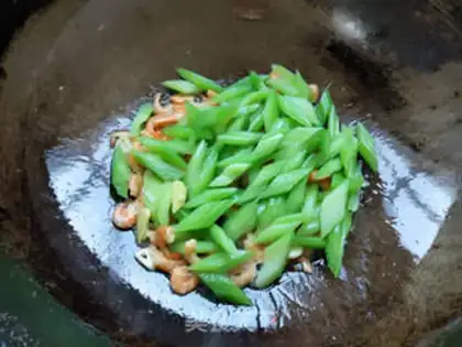 Make Celery makes red shrimp step 7