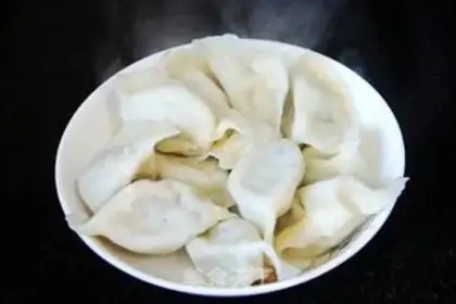 Make Celery cabbage pork dumplings step 4