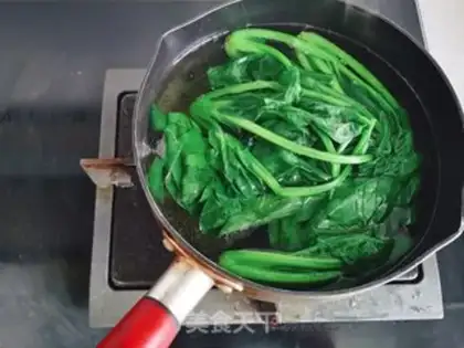 Make Pineapple egg noodles step 1