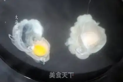 Make Worm-hicked eggs step 1