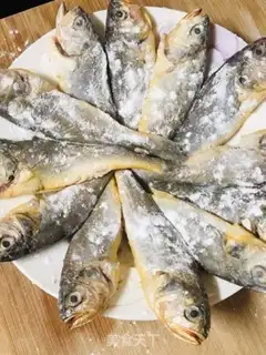 Make Fried yellow fish step 1