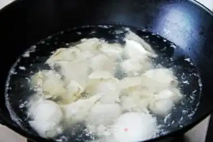 Make Worm-hicked eggs step 3