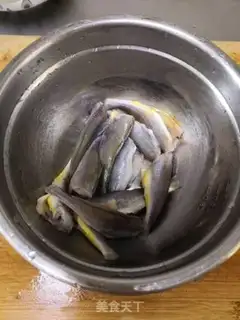 Make Fry the yellow fish step 0