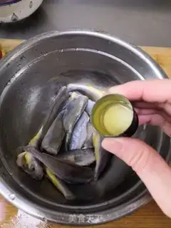 Make Fry the yellow fish step 1