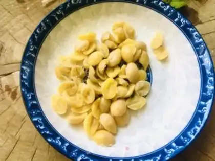 Make Celery makes silver almonds step 1