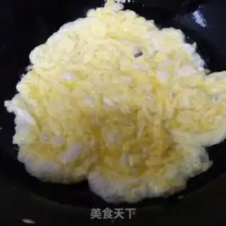 Make Scrambled eggs step 1