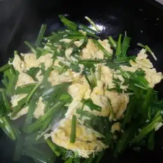 Make Scrambled eggs step 2