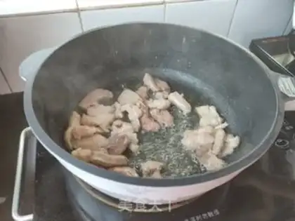 Make Chicken-legged mushroom fried meat step 1