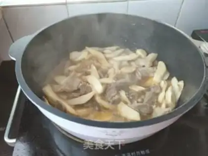 Make Chicken-legged mushroom fried meat step 3