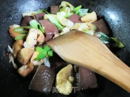 Make Onions, tofu, duck blood step 8