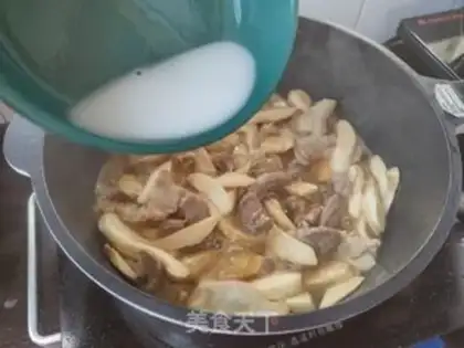 Make Chicken-legged mushroom fried meat step 4