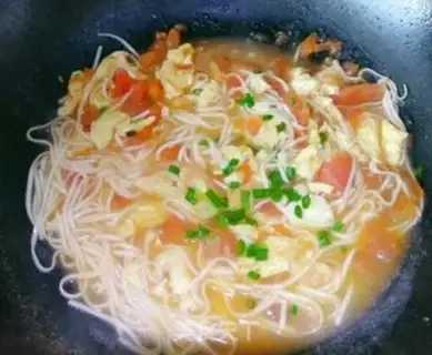 Make Tomato egg noodles step 5