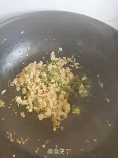 Make Old goose egg fried rice step 3
