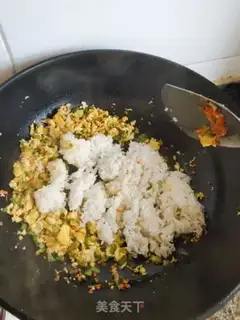 Make Old goose egg fried rice step 4