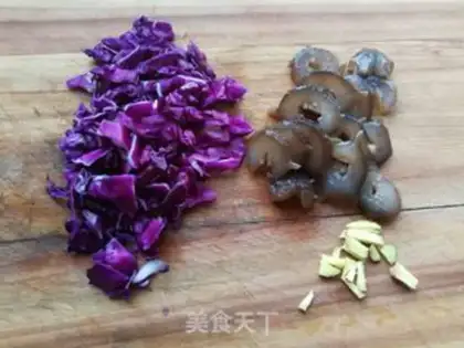 Make Sea cucumber, blue egg, fried rice step 1