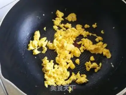 Make Sea cucumber, blue egg, fried rice step 4