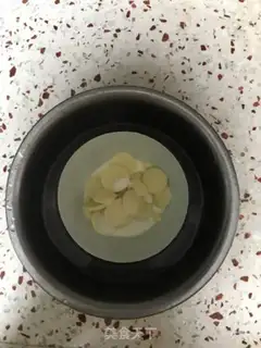 Make Chocolate-fruit strawberry cake step 16