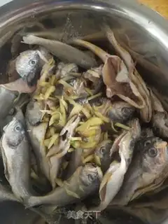 Make Dried-out yellowfish step 2