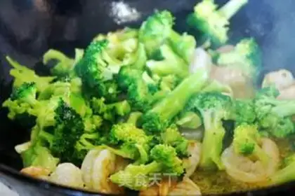 Make Shrimp fried broccoli step 4