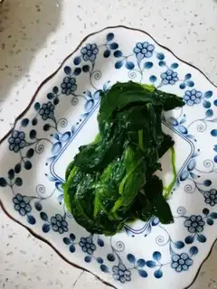 Make Spinach fried eggs step 0