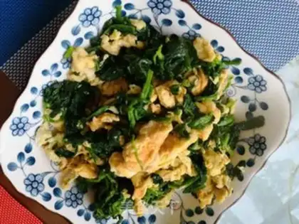 Make Spinach fried eggs step 4