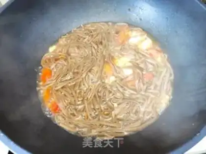 Make Tomato egg noodles step 4