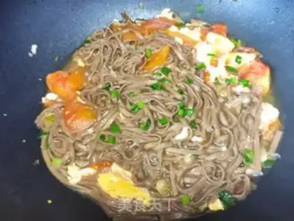 Make Tomato egg noodles step 5