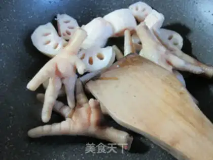 Make Liang burned chicken claws step 1